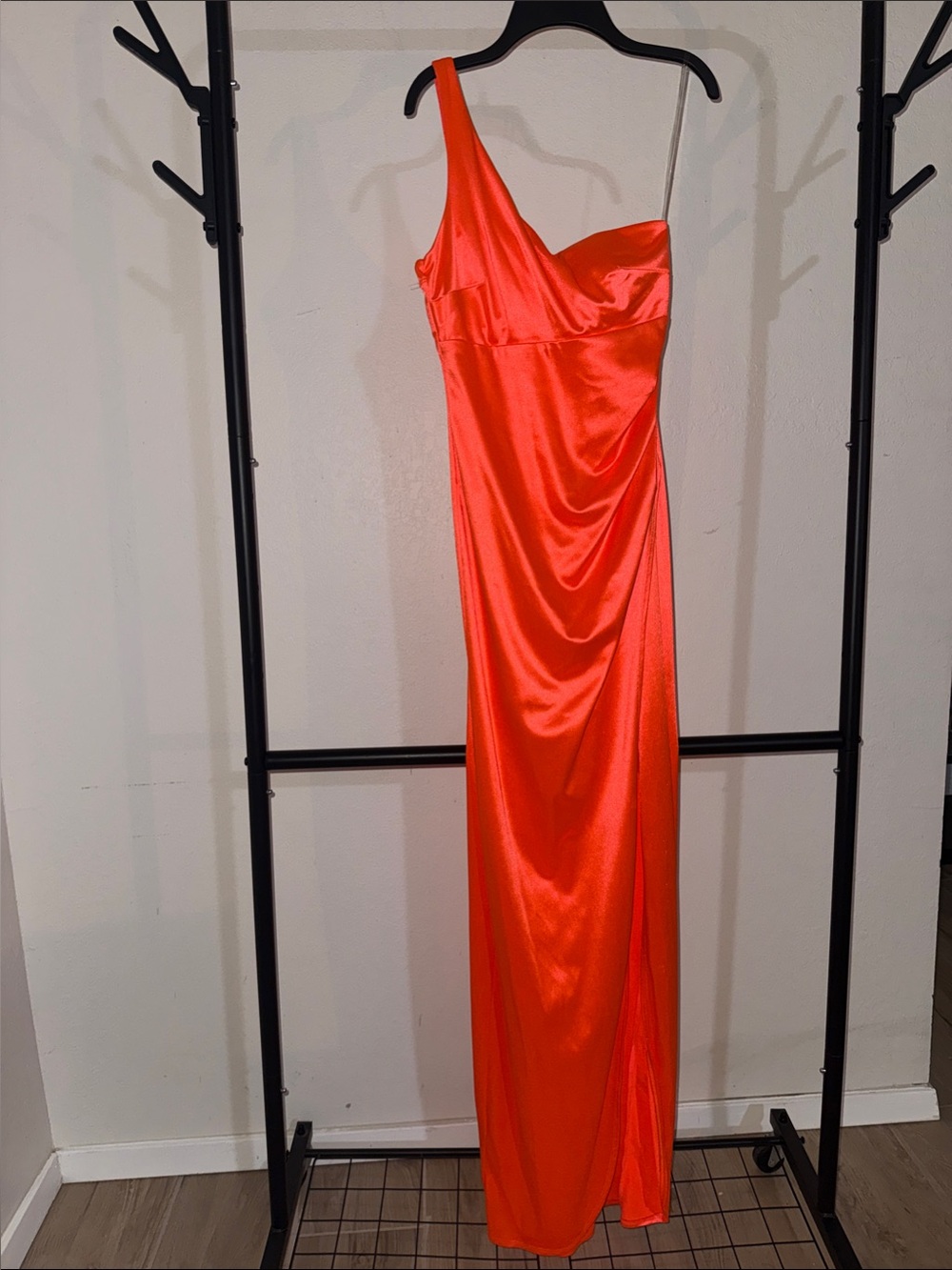 Elegant One-Shoulder Coral 🪸 Orange 🍊 Satin Evening Dress 🧡💗